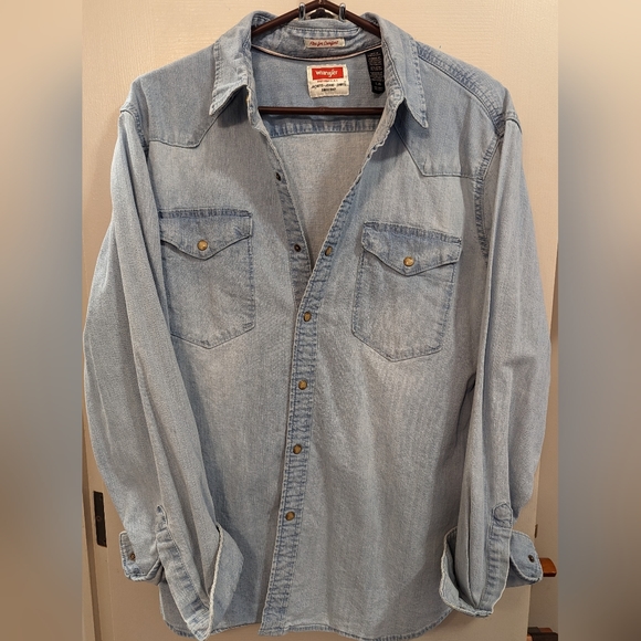 Wrangler Other - Wrangler Button Down with Pearl Snaps. Size Large